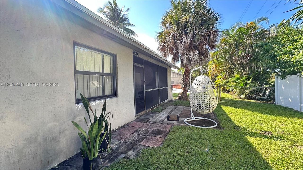 For Rent: $2,200 (2 beds, 2 baths, 1214 Square Feet)