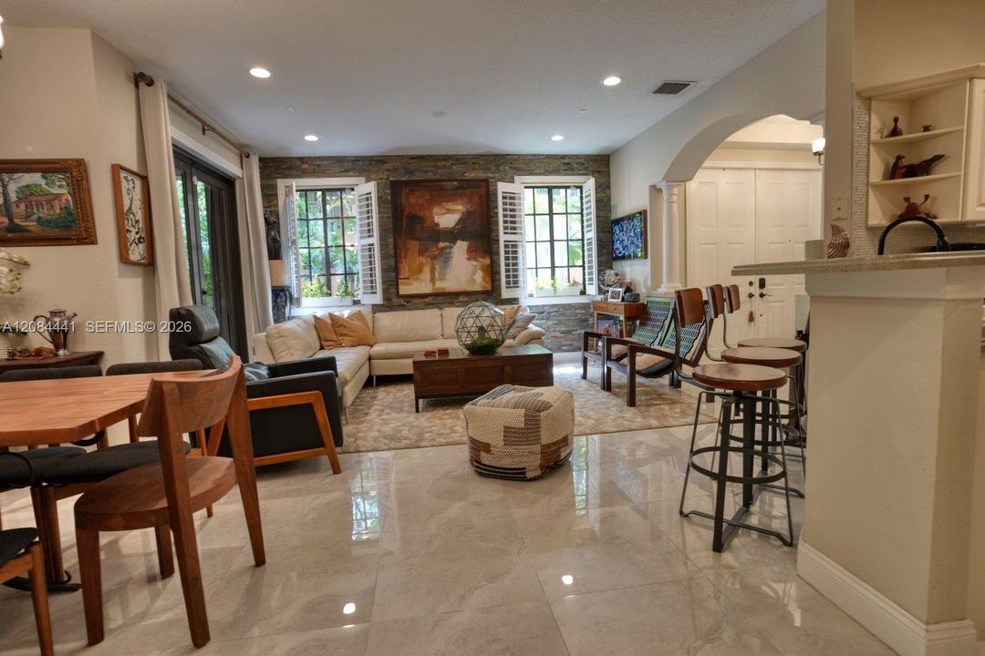 En Venta: $665,000 (3 camas, 2 baños, 1560 Pies cuadrados)
