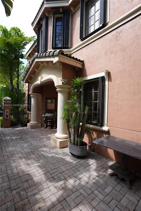 En Venta: $665,000 (3 camas, 2 baños, 1560 Pies cuadrados)