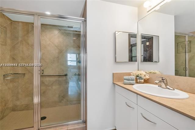 For Rent: $3,500 (2 beds, 2 baths, 1150 Square Feet)