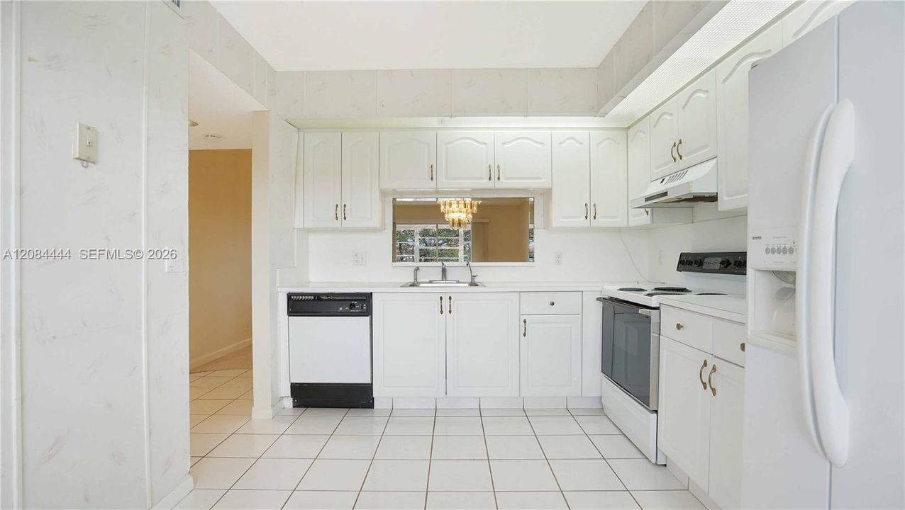 For Sale: $179,900 (2 beds, 2 baths, 1082 Square Feet)