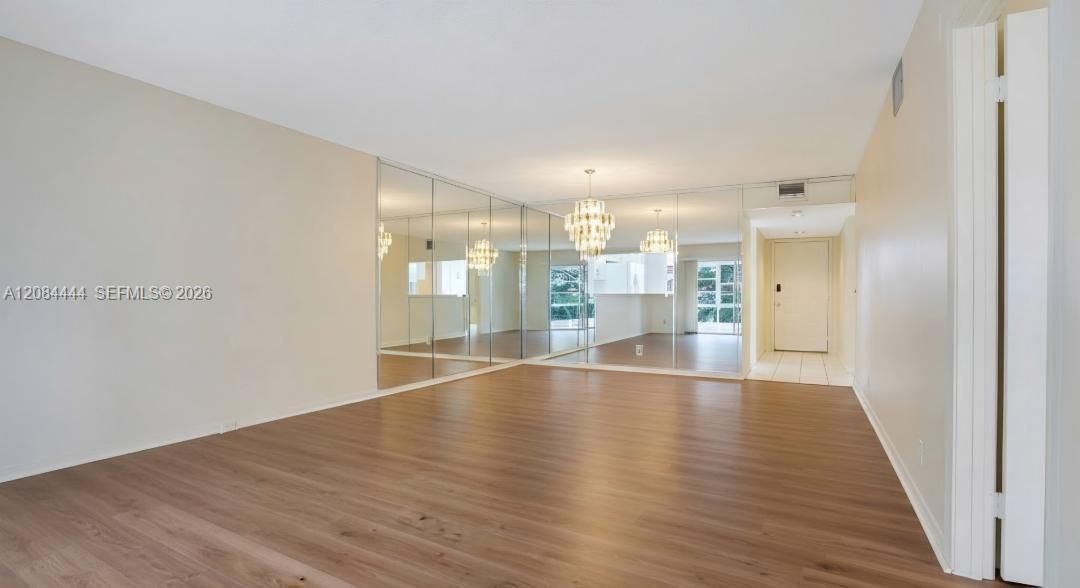 For Sale: $179,900 (2 beds, 2 baths, 1082 Square Feet)