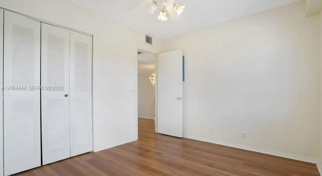 For Sale: $179,900 (2 beds, 2 baths, 1082 Square Feet)
