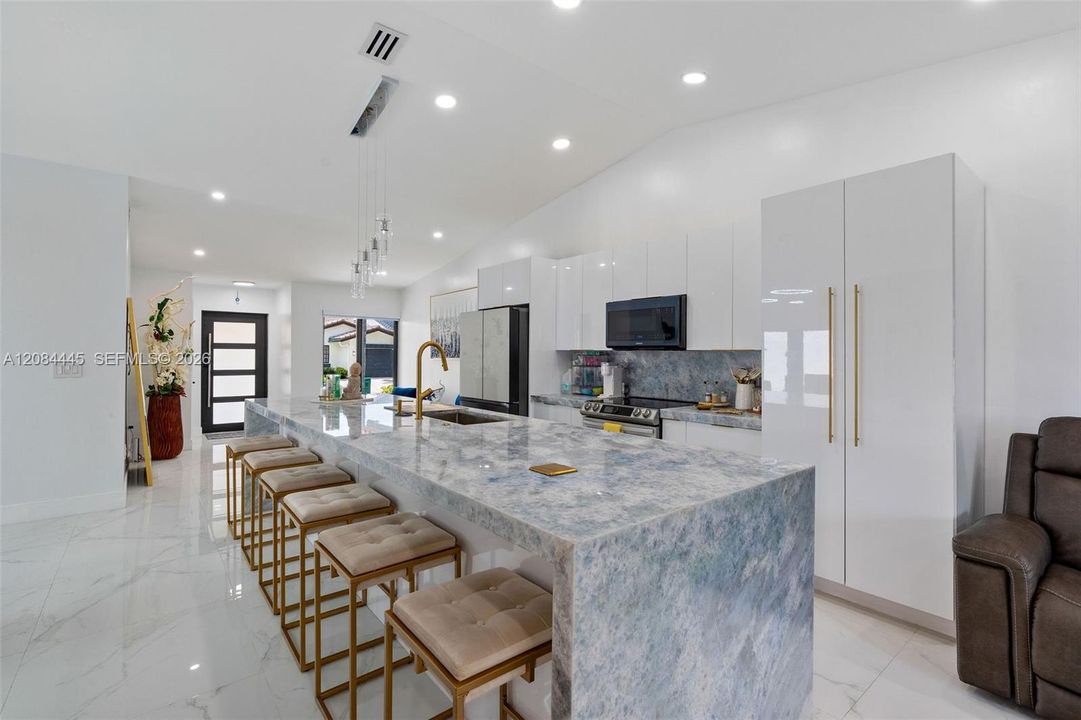 На продажу: $590,000 (3 спален, 2 ванн, 1606 Квадратных фут)