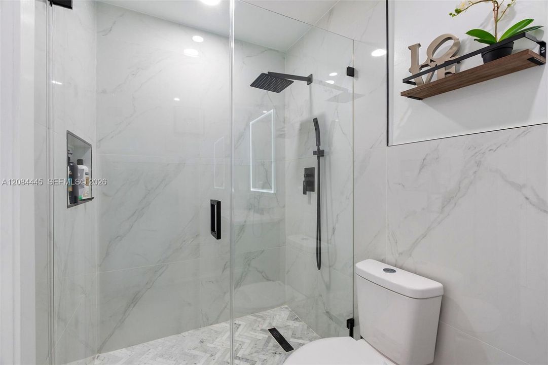 На продажу: $590,000 (3 спален, 2 ванн, 1606 Квадратных фут)