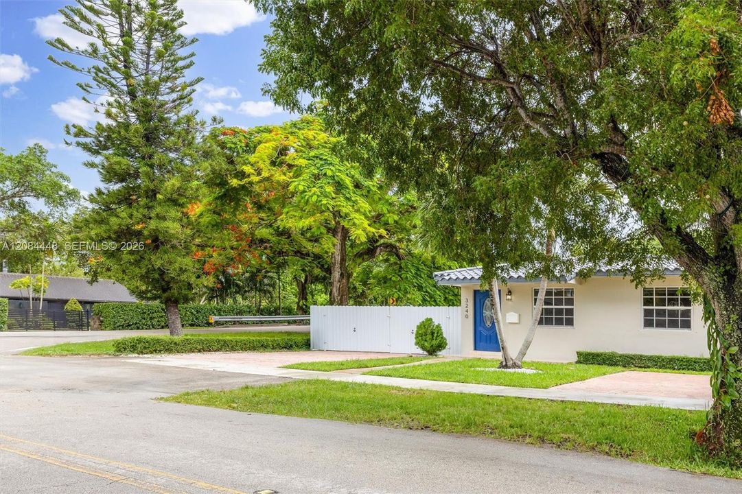 For Rent: $2,950 (2 beds, 2 baths, 1935 Square Feet)