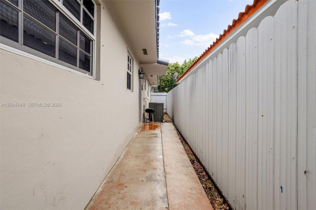 For Rent: $2,950 (2 beds, 2 baths, 1935 Square Feet)