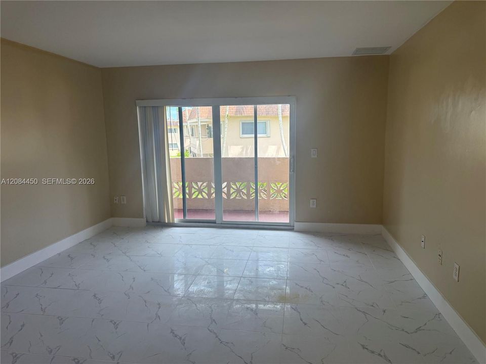 В аренду: $1,750 (1 спален, 1 ванн, 645 Квадратных фут)