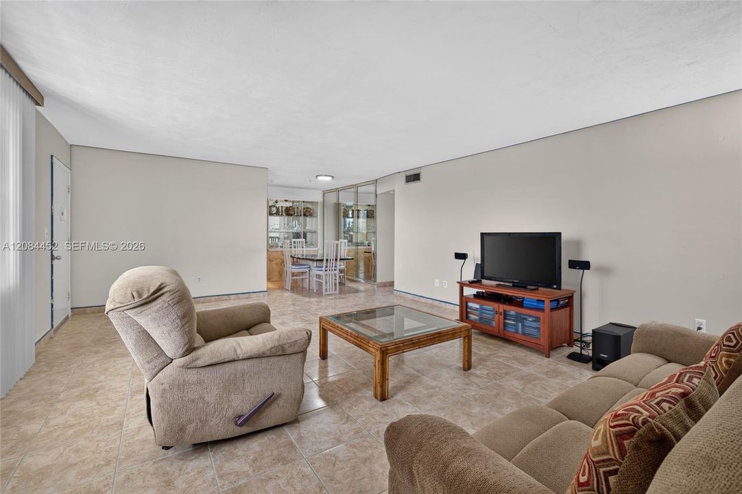 En Venta: $280,000 (2 camas, 2 baños, 1186 Pies cuadrados)