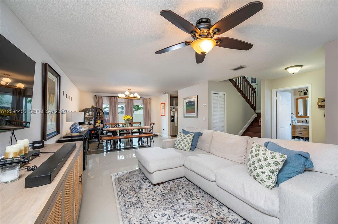 For Sale: $425,000 (3 beds, 2 baths, 1150 Square Feet)