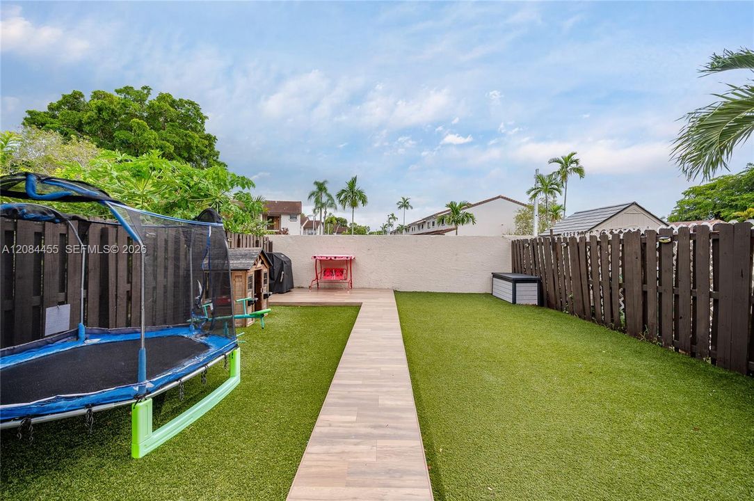 For Sale: $425,000 (3 beds, 2 baths, 1150 Square Feet)