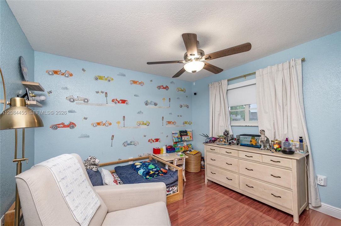 For Sale: $425,000 (3 beds, 2 baths, 1150 Square Feet)