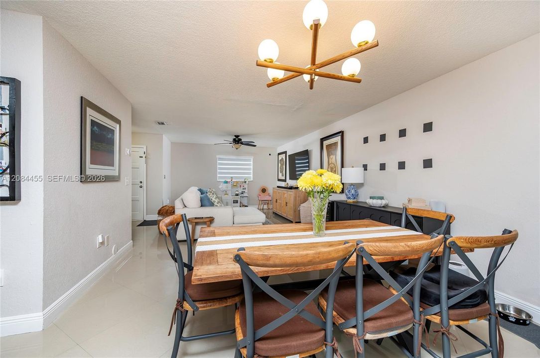 For Sale: $425,000 (3 beds, 2 baths, 1150 Square Feet)