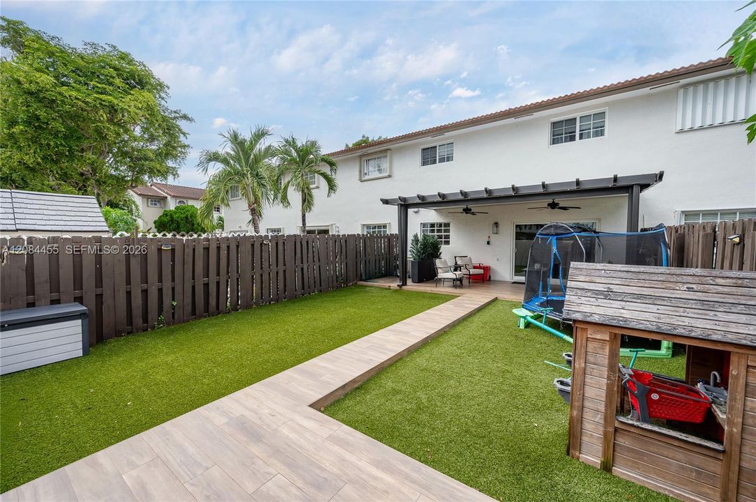For Sale: $425,000 (3 beds, 2 baths, 1150 Square Feet)