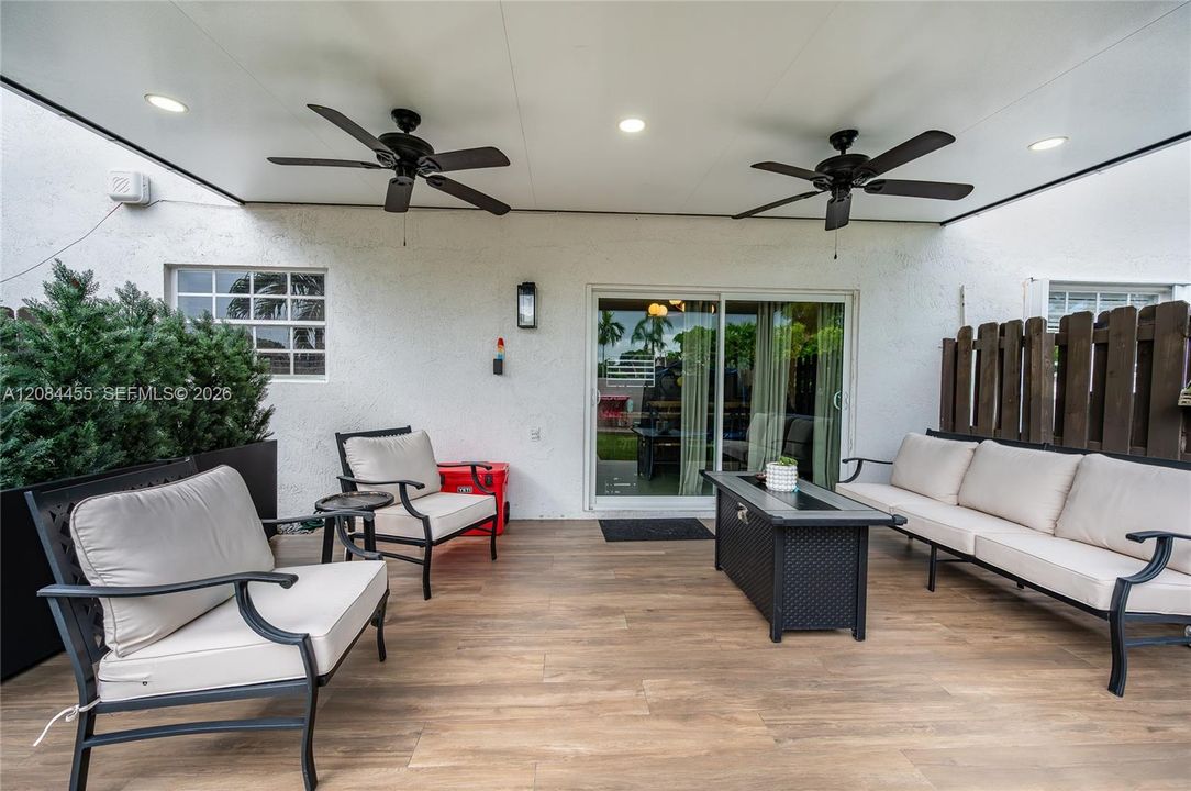 For Sale: $425,000 (3 beds, 2 baths, 1150 Square Feet)