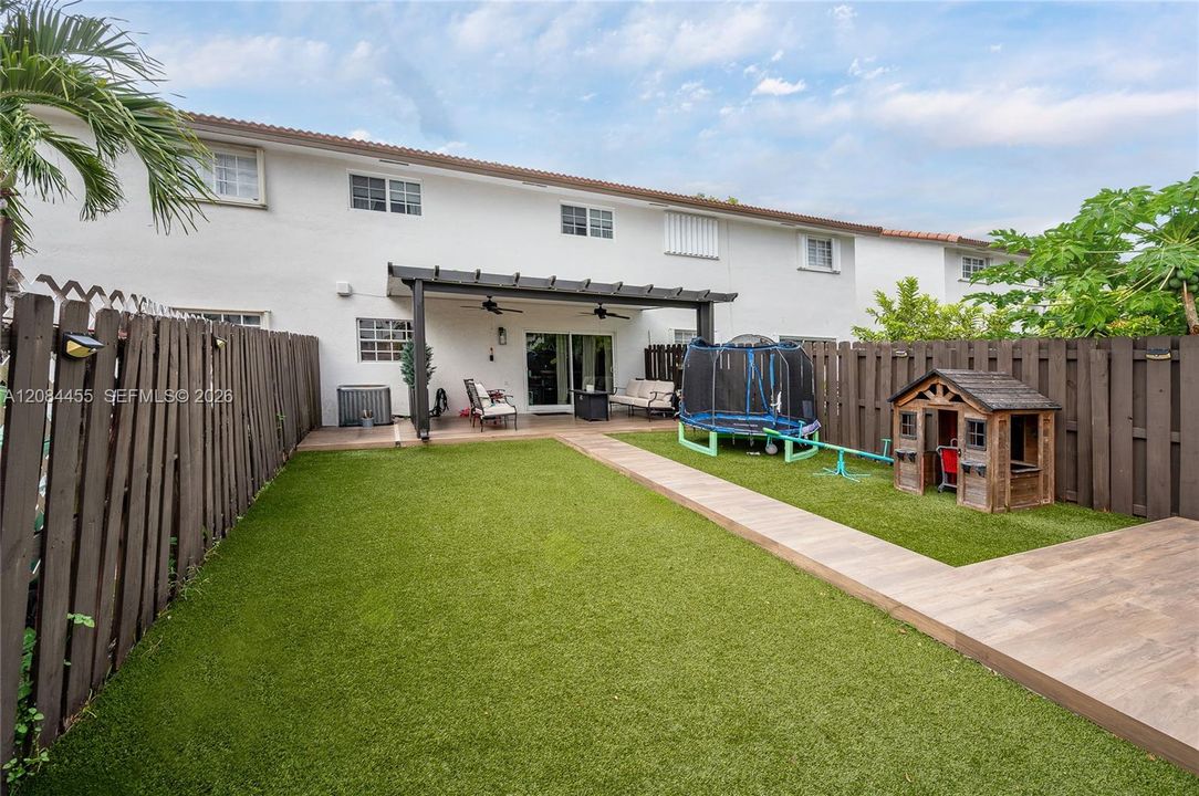 For Sale: $425,000 (3 beds, 2 baths, 1150 Square Feet)