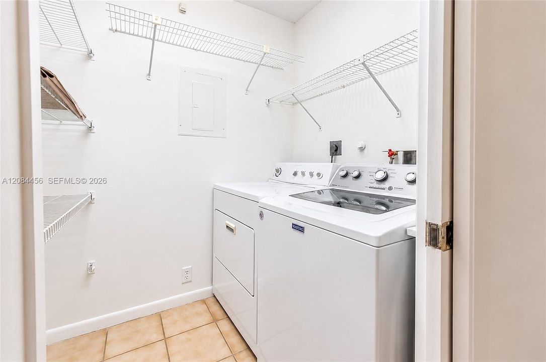 For Sale: $410,000 (3 beds, 2 baths, 1554 Square Feet)
