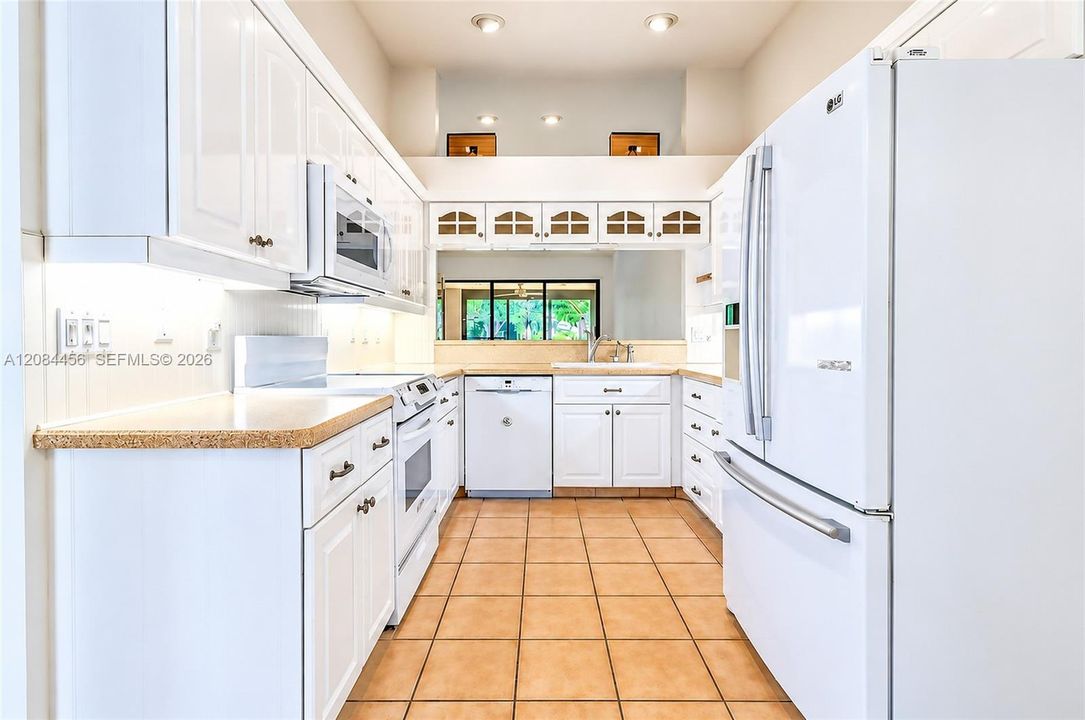 For Sale: $410,000 (3 beds, 2 baths, 1554 Square Feet)