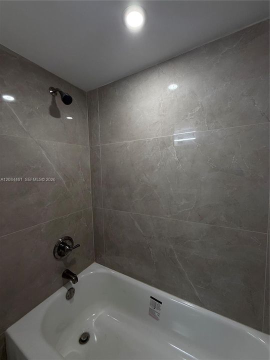 For Rent: $1,990 (2 beds, 2 baths, 900 Square Feet)