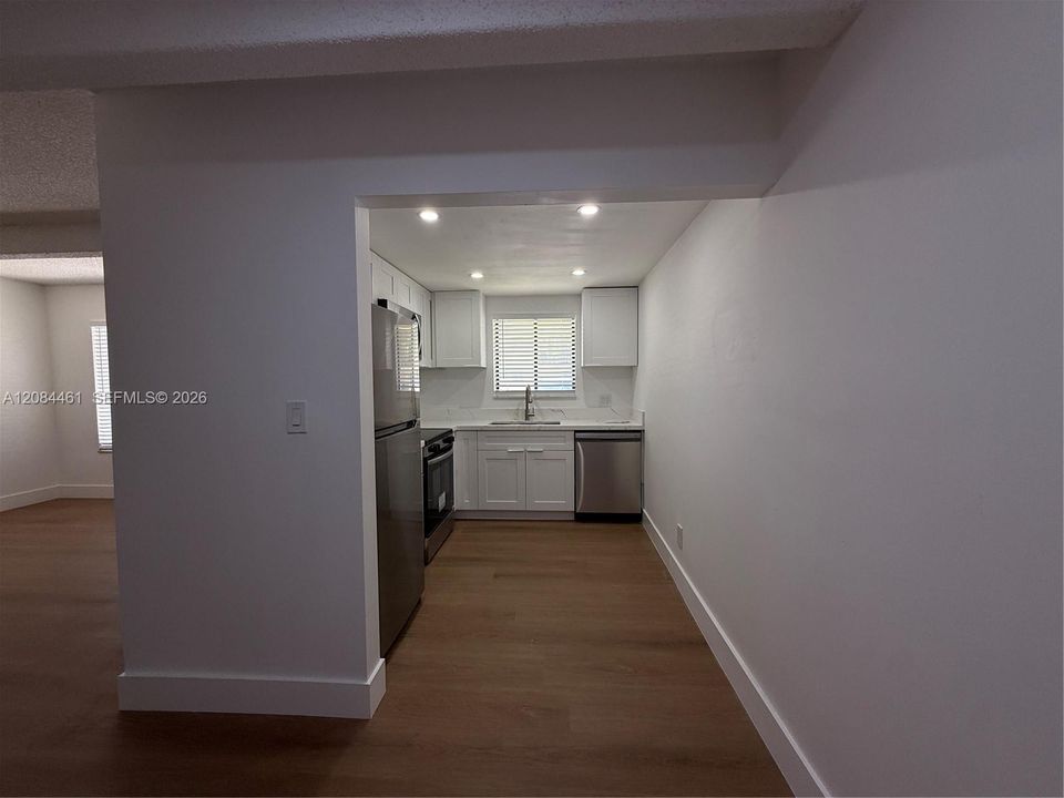 For Rent: $1,990 (2 beds, 2 baths, 900 Square Feet)