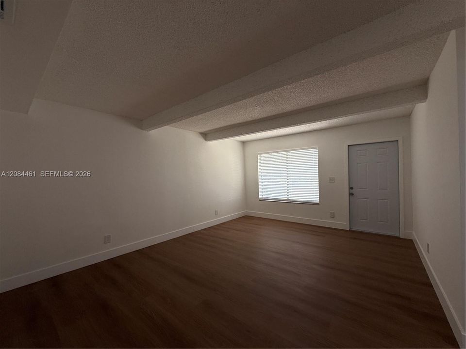 For Rent: $1,990 (2 beds, 2 baths, 900 Square Feet)