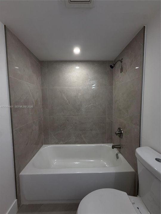 For Rent: $1,990 (2 beds, 2 baths, 900 Square Feet)