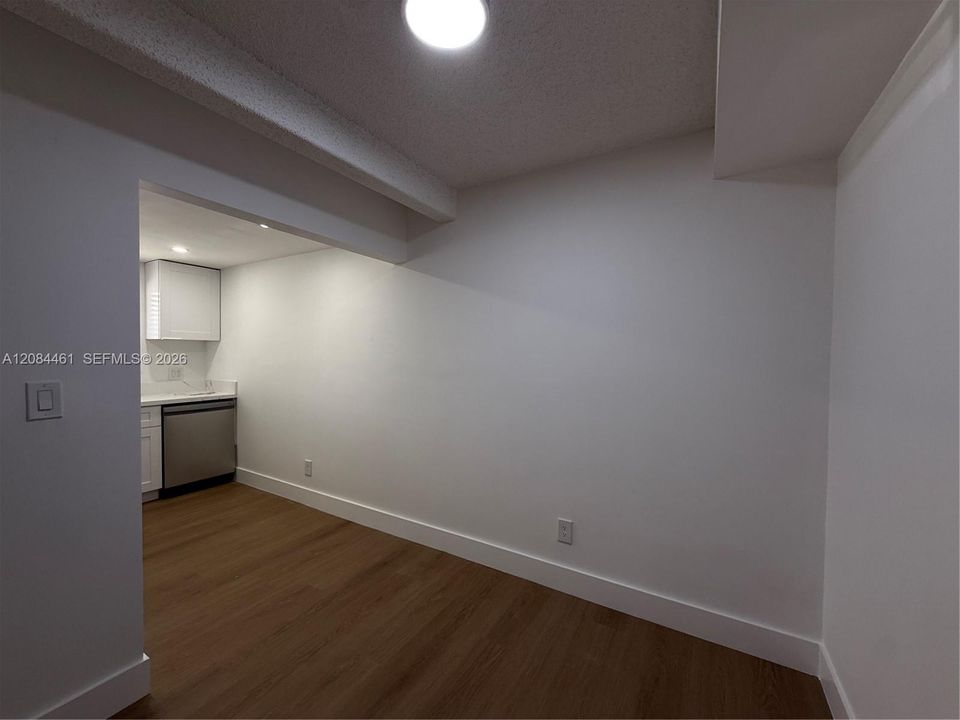 For Rent: $1,990 (2 beds, 2 baths, 900 Square Feet)