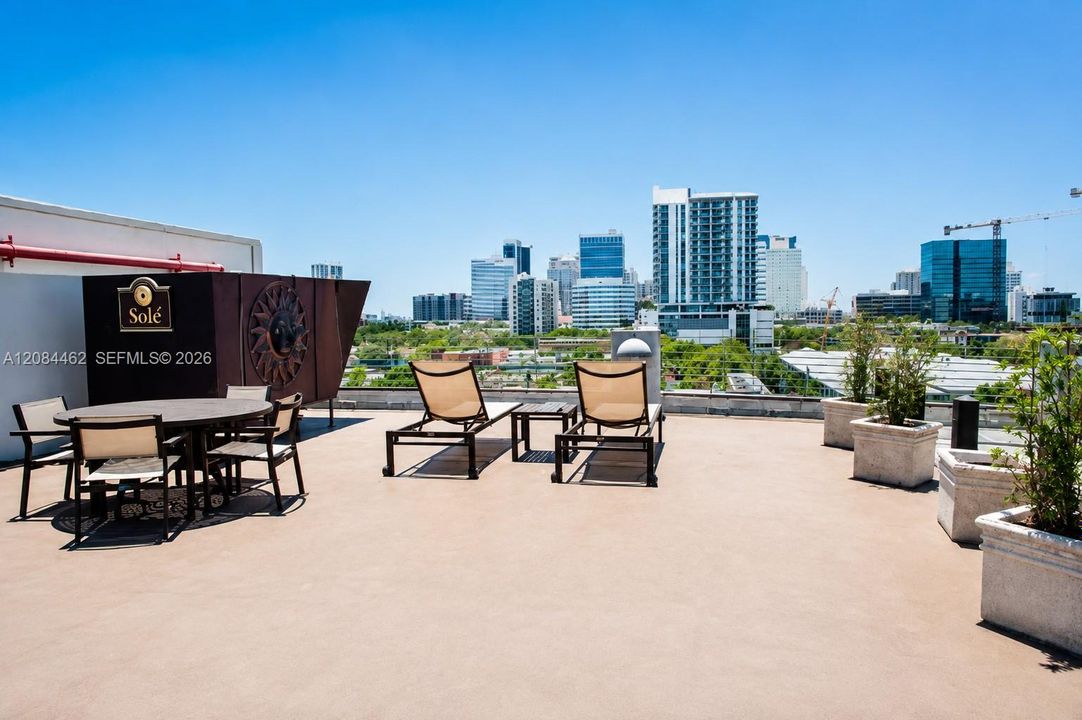 For Rent: $2,150 (1 beds, 1 baths, 960 Square Feet)