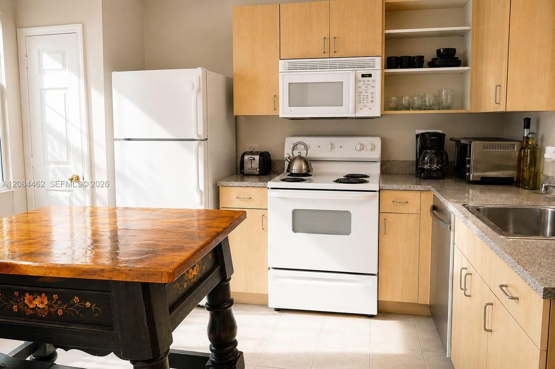For Rent: $2,150 (1 beds, 1 baths, 960 Square Feet)