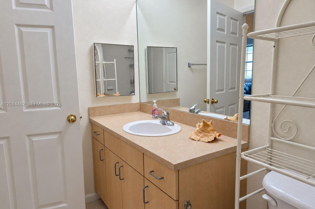 For Rent: $2,150 (1 beds, 1 baths, 960 Square Feet)