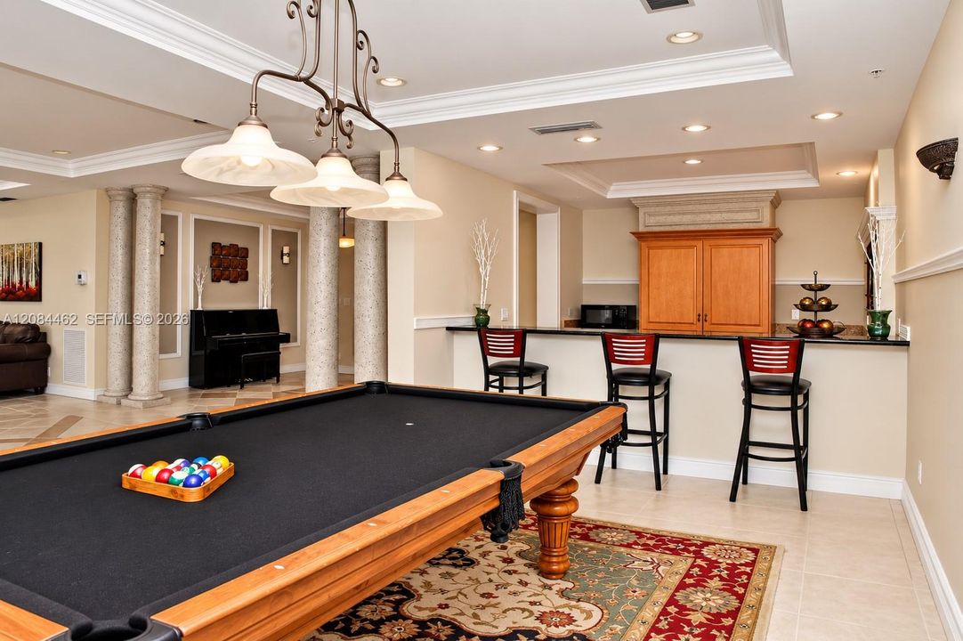 For Rent: $2,150 (1 beds, 1 baths, 960 Square Feet)