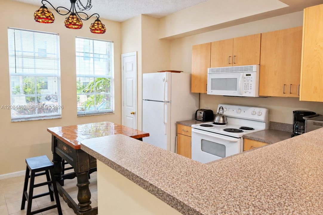 For Rent: $2,150 (1 beds, 1 baths, 960 Square Feet)