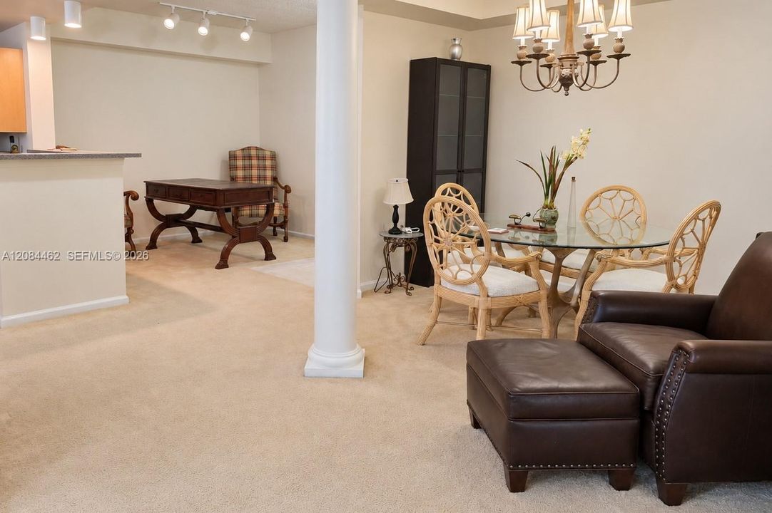 For Rent: $2,150 (1 beds, 1 baths, 960 Square Feet)