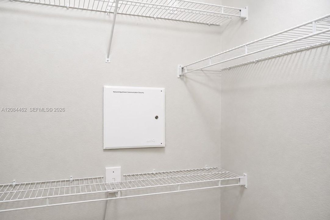 For Rent: $2,150 (1 beds, 1 baths, 960 Square Feet)