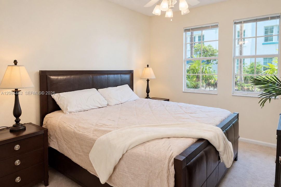 For Rent: $2,150 (1 beds, 1 baths, 960 Square Feet)