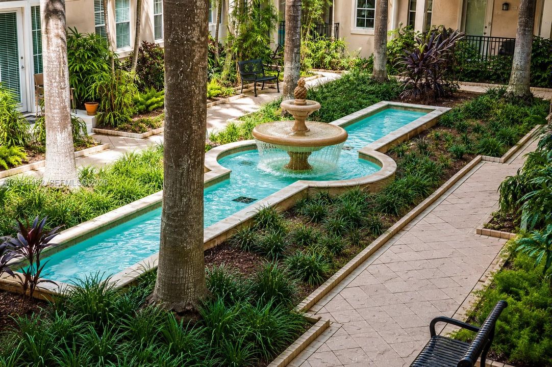 For Rent: $2,150 (1 beds, 1 baths, 960 Square Feet)