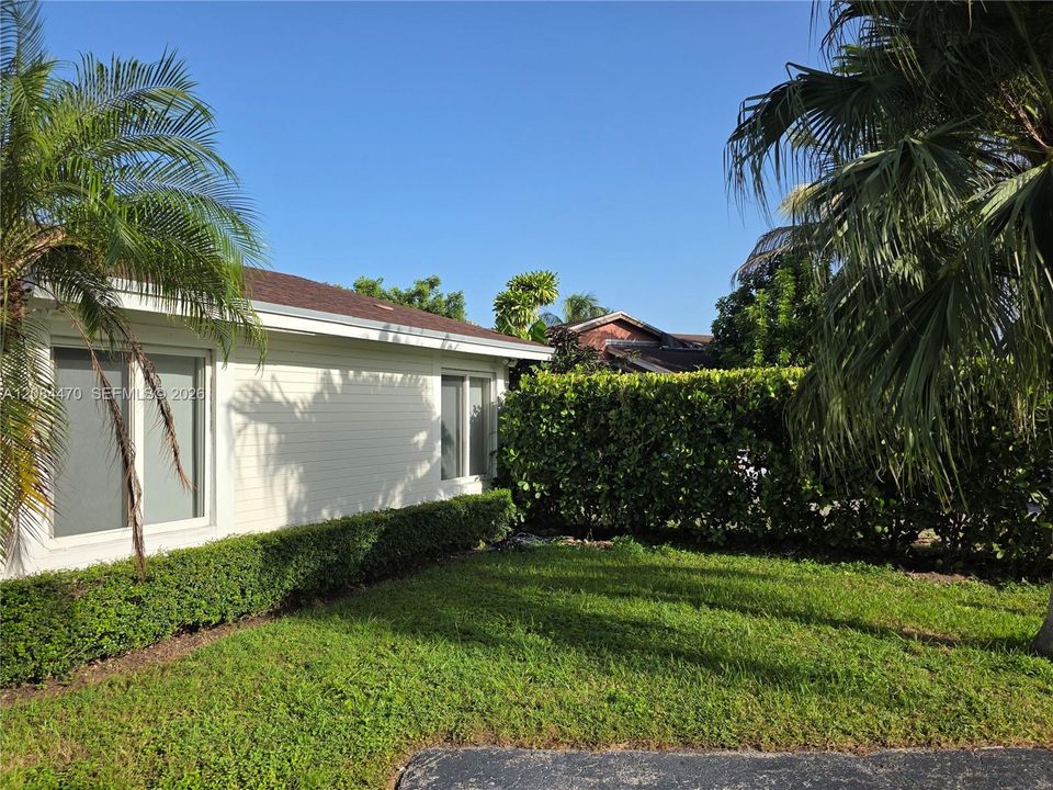 For Rent: $3,200 (3 beds, 2 baths, 1241 Square Feet)