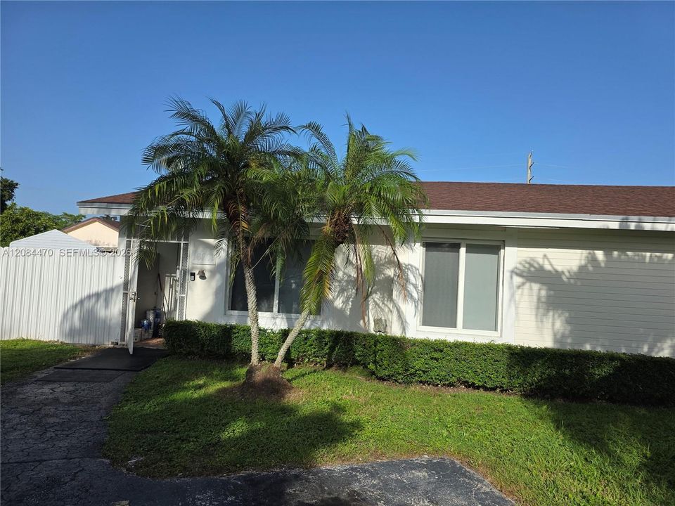 For Rent: $3,200 (3 beds, 2 baths, 1241 Square Feet)