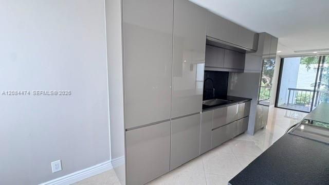 出租: $4,950 (2 贝兹, 2 浴室, 1400 平方英尺)