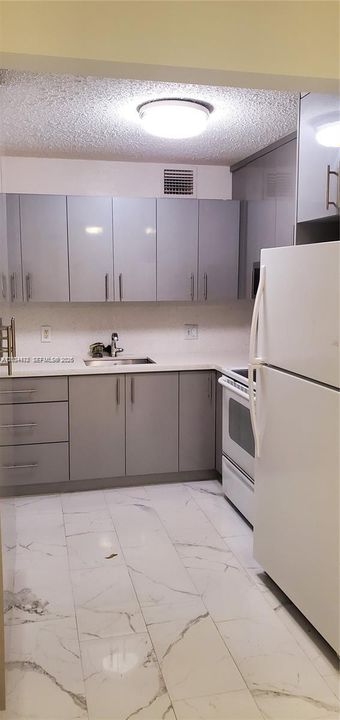 В аренду: $2,200 (2 спален, 2 ванн, 1044 Квадратных фут)
