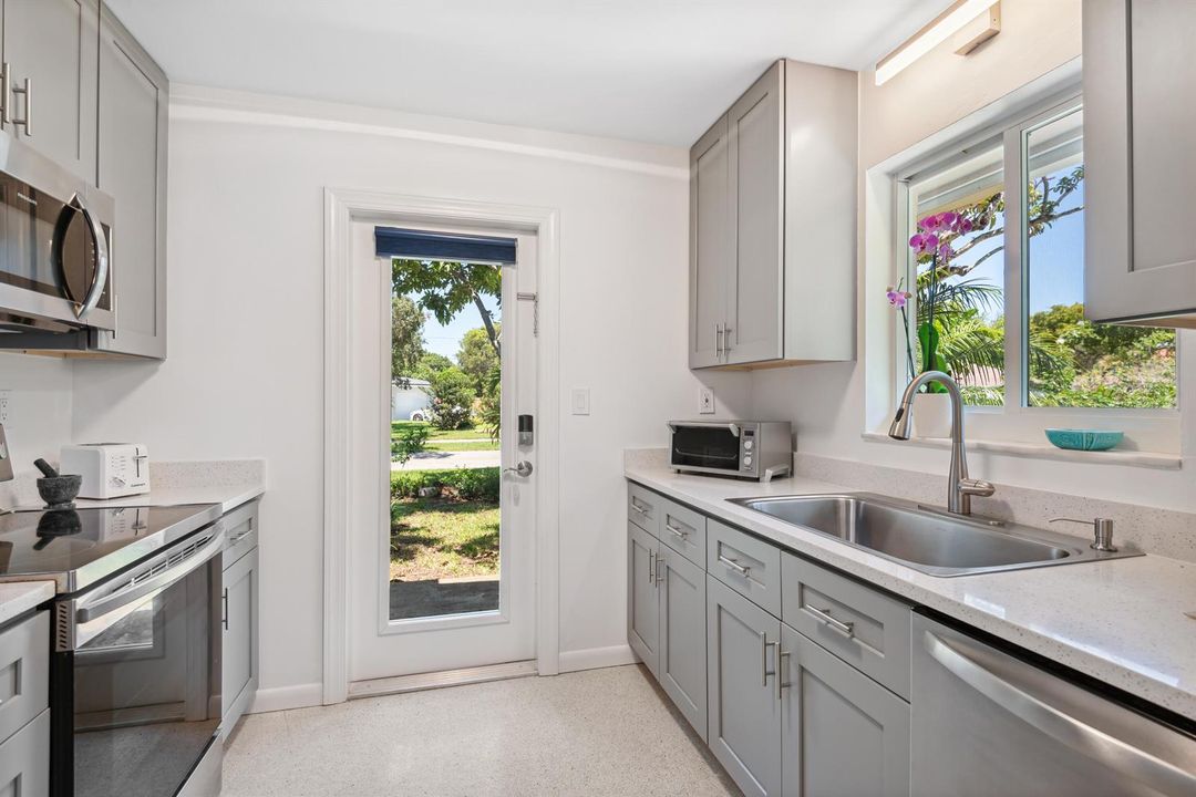 Mullins-1619 SW 8th Ave -11