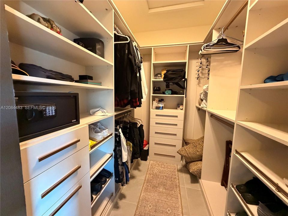 En Venta: $889,000 (3 camas, 2 baños, 1604 Pies cuadrados)