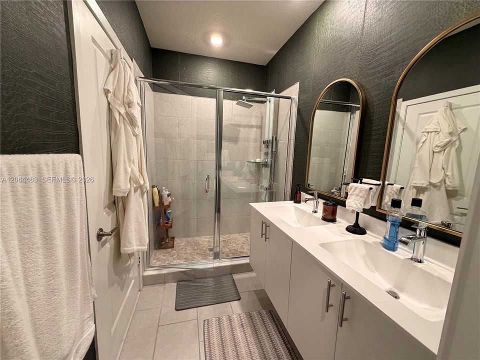 En Venta: $889,000 (3 camas, 2 baños, 1604 Pies cuadrados)