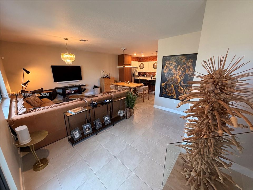 En Venta: $889,000 (3 camas, 2 baños, 1604 Pies cuadrados)