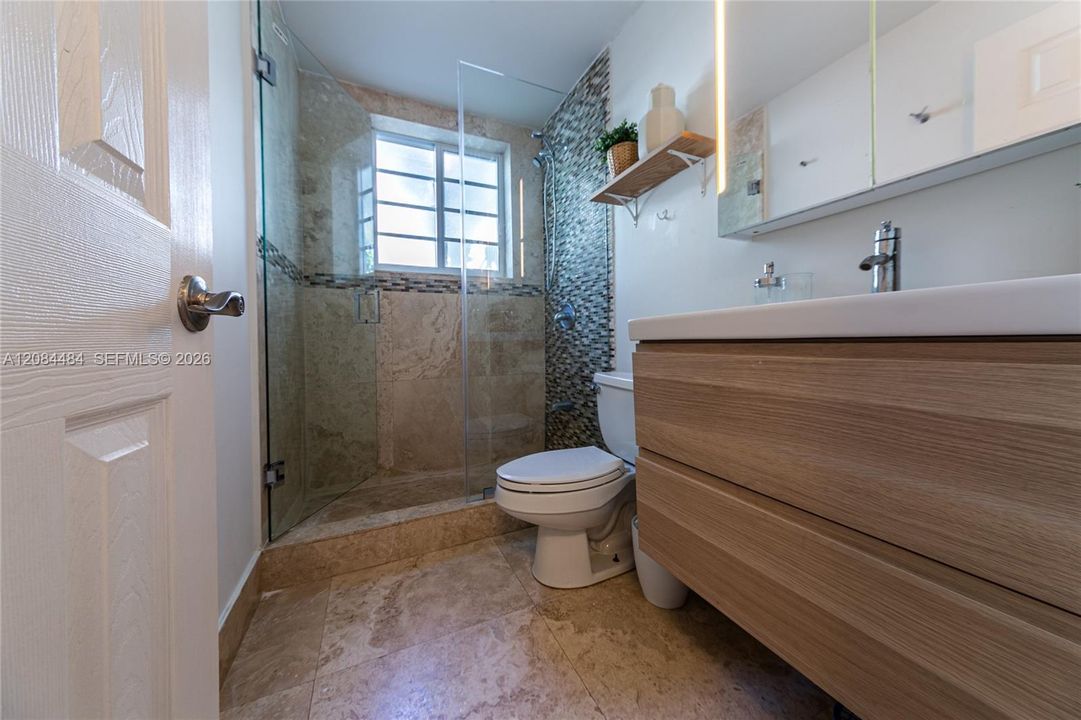 For Rent: $3,000 (2 beds, 1 baths, 850 Square Feet)