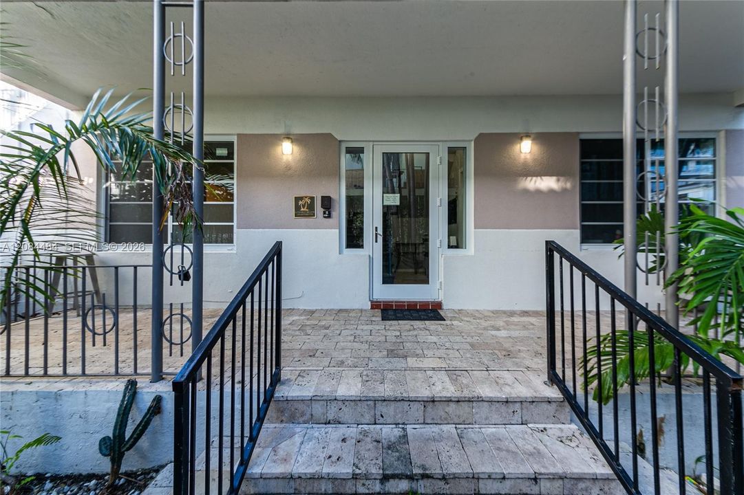 For Rent: $3,000 (2 beds, 1 baths, 850 Square Feet)