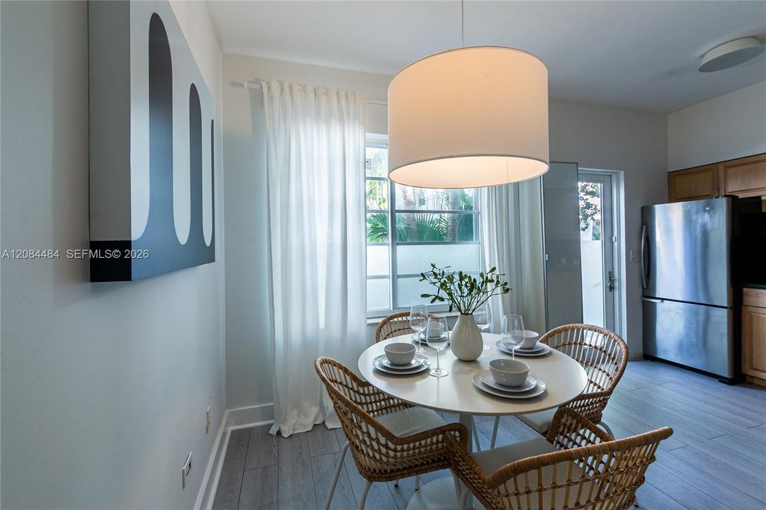 For Rent: $3,000 (2 beds, 1 baths, 850 Square Feet)