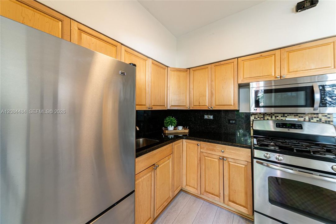 For Rent: $3,000 (2 beds, 1 baths, 850 Square Feet)