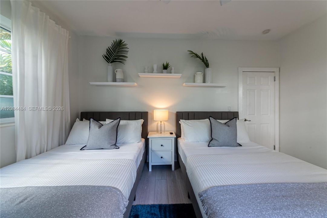 For Rent: $3,000 (2 beds, 1 baths, 850 Square Feet)