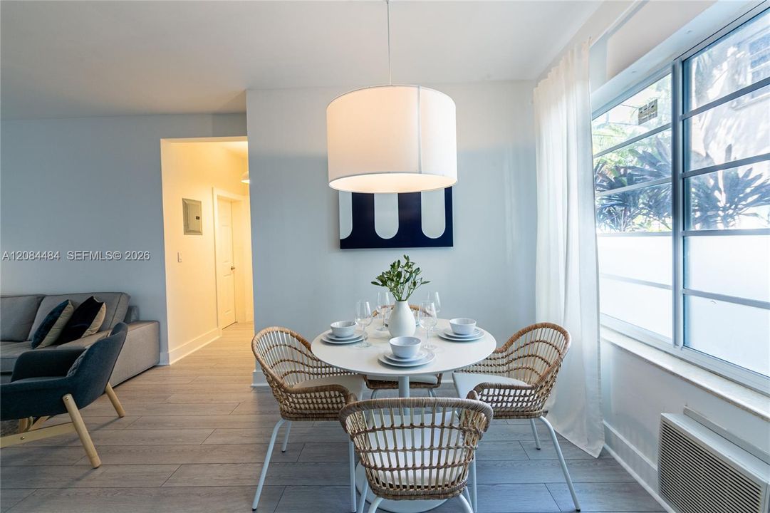 For Rent: $3,000 (2 beds, 1 baths, 850 Square Feet)